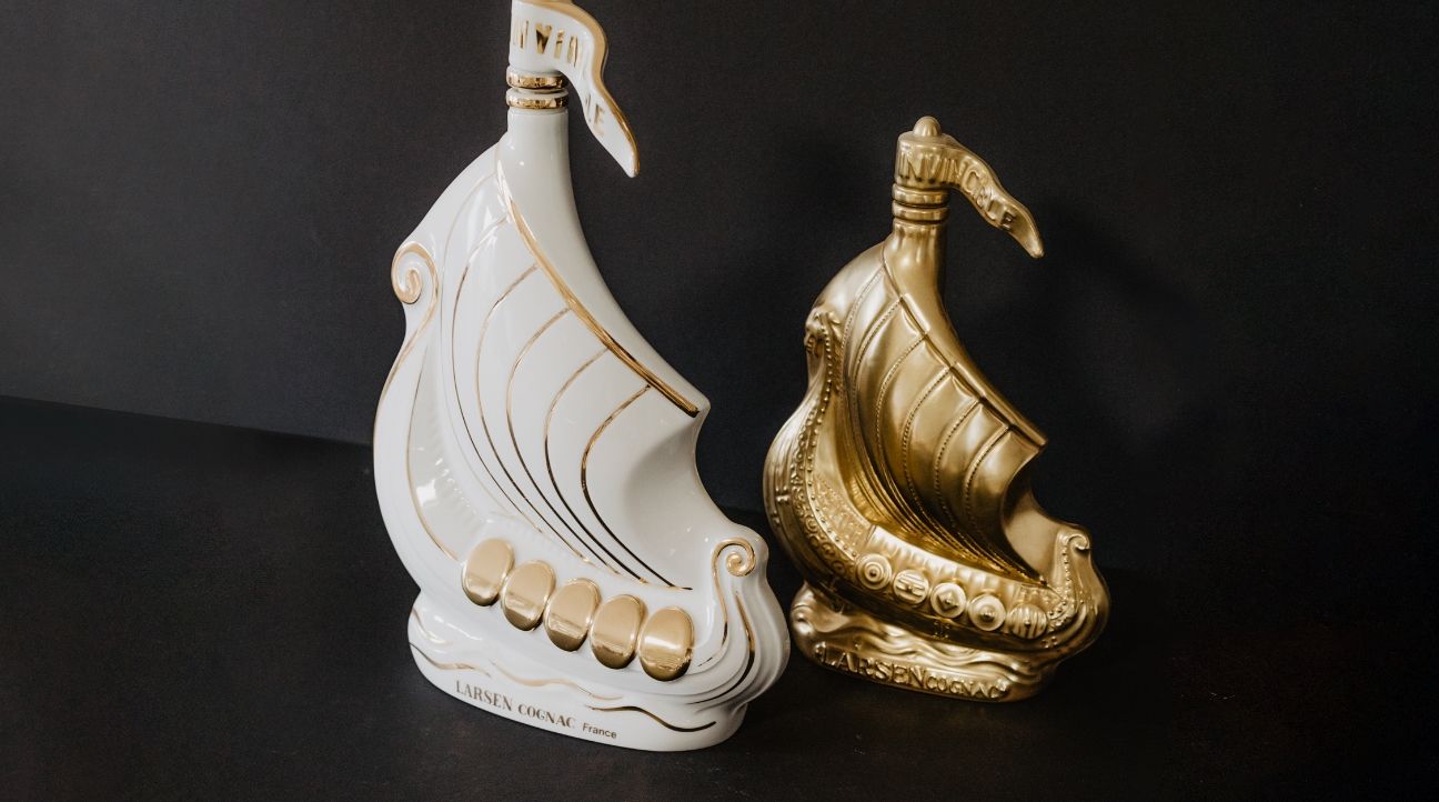 Flacon en porcelaine Drakkar Cognac Larsen | Artoria Limoges